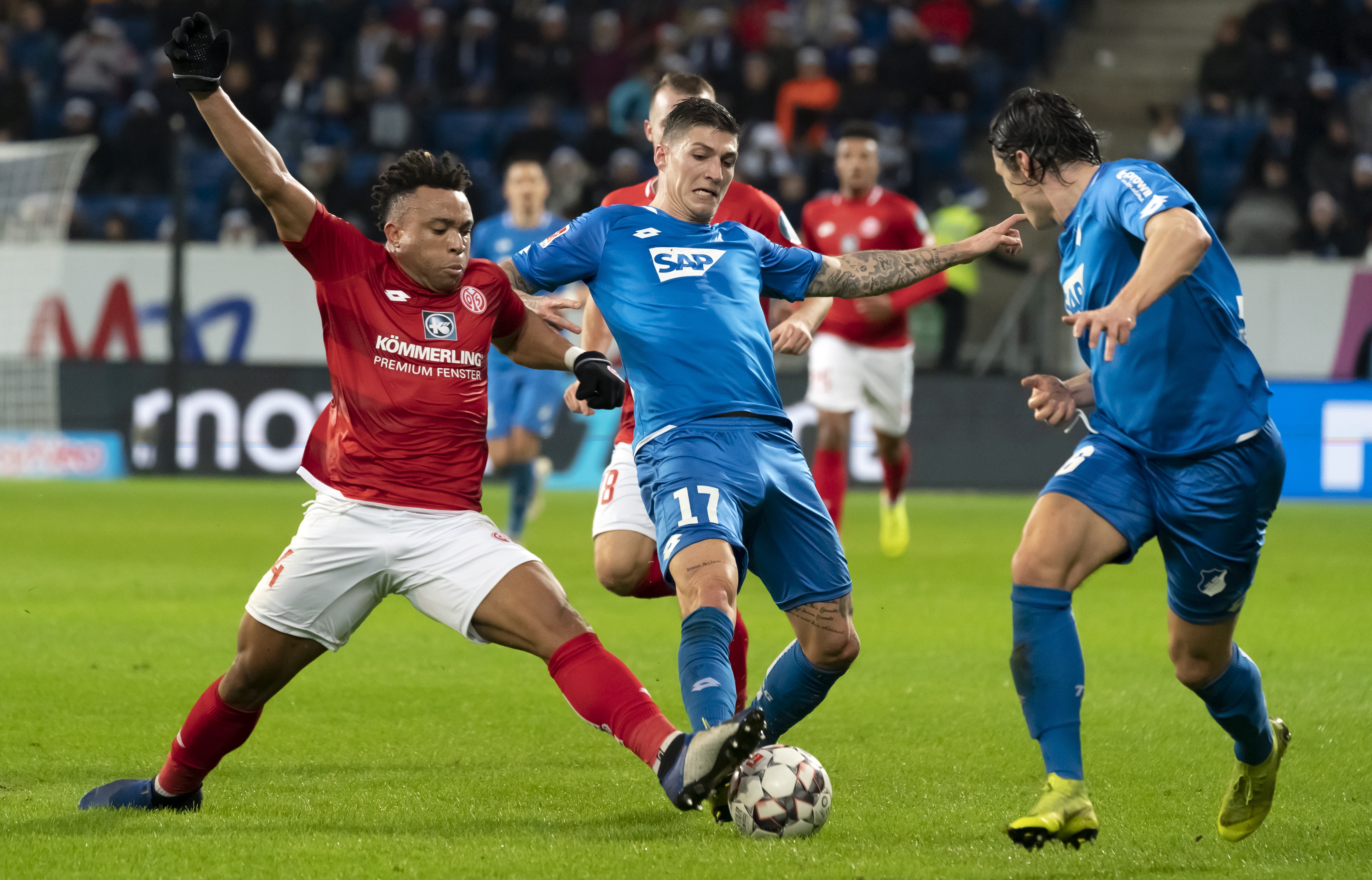 詹姆斯在关 詹姆斯在关