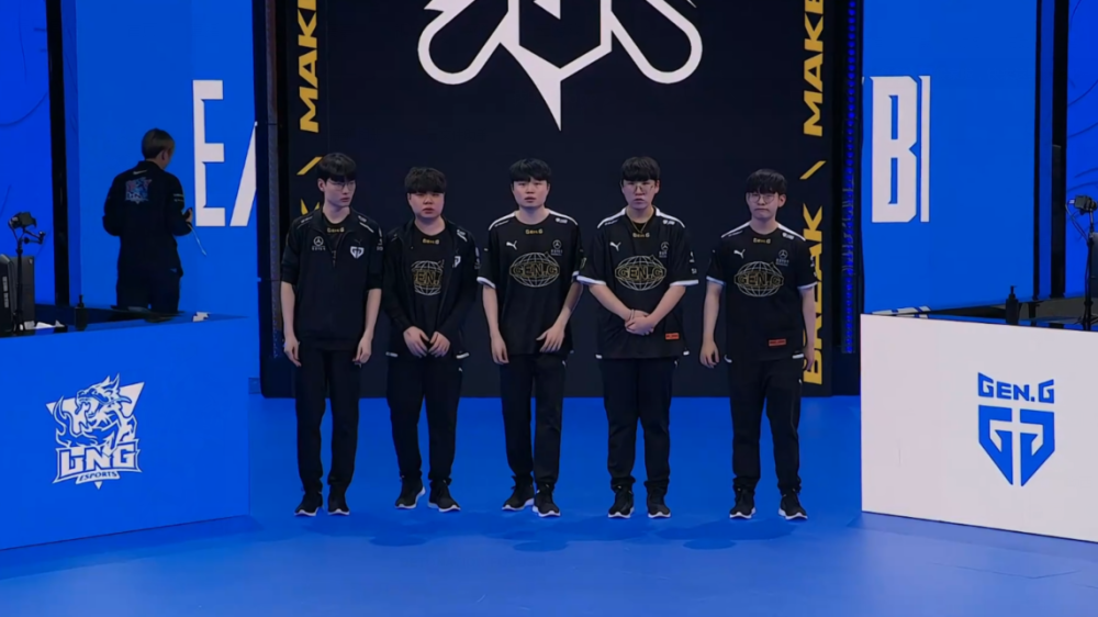 他在场上的 他在场上的